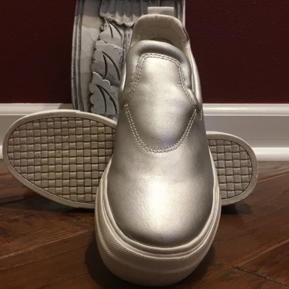 Steve Madden Silver Slip On Sneakers Sz 7 - Picture 4 of 10